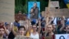 Ukrajinci su ove sedmice protestovali protiv zakona koji je potpisao predsjednik Volodimir Zelenski, a koji je ugrozio nezavisnost agencija za borbu protiv korupcije u zemlji. On je njihov pritisak naveo kao razlog zašto je odustao od zakona samo nekoliko dana kasnije.