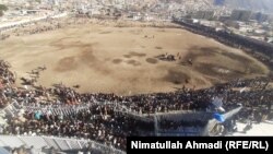 میدان برگزاری مسابقات بزکشی با حضور تماشاچیان در شهر فیض‌آباد، مرکز ولایت بدخشان