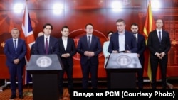 Прес-конференција на премиерот Мицкоски и британскиот амбасадор Лосон за договорот за стратешко партнерство, Скопје 17 мај 2025