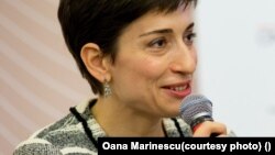 Experta în comunicare Oana Marinescu consideră că marile companii ar putea găsi formule de atragere a publicului care să exceadă curentului naționalist.