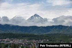 Вид на горы Заилийского Алатау. Алматы, 15 июня 2021 года
