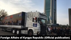 Открытие автопробега по маршруту «Ташкент-Андижан-Ош-Иркештам-Кашгар» в Ташкенте, 30 октября 2017 г. Фото пресс-службы МИД КР.