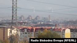 Sve veće elektrane izgrađene su početkom 80-ih i već su dotrajale (na fotografiji zagađenje u Bitoli, u pozadini postrojenja REK-a)