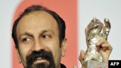 Asghar Farhadi shows off his award after the Berlinale festival in February 2009.