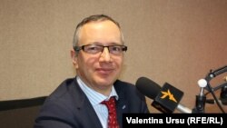 Claus Neukirch în studioul Europei Libere