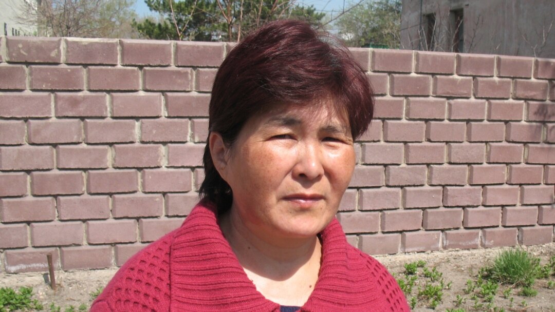 Қыз электросекстен безеді