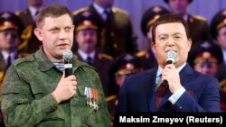 Главарь группировки «ДНР» Александр Захарченко и российский певец Иосиф Кобзон, Донецк, октябрь 2014 года