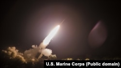 Sistem HIMARS, exerciții ale Infanteriei Marine a SUA, în Slab City, California.