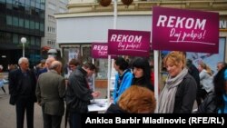 Prikupljanje potpisa za REKOM, Zagreb, travanj 2011 