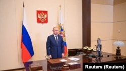 Володимир Путін на Валдаї вдає, що перебуває в підмосковній резиденції, 4 березня 2022 року