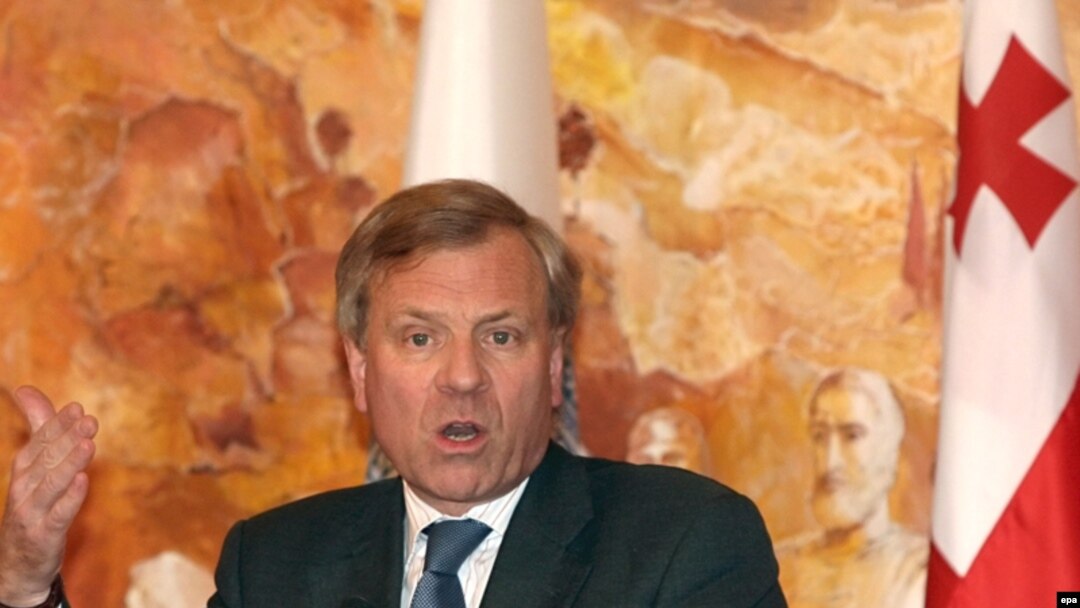 NATO chief Jaap de Hoop Scheffer speaking to students in Tbilisi this week.