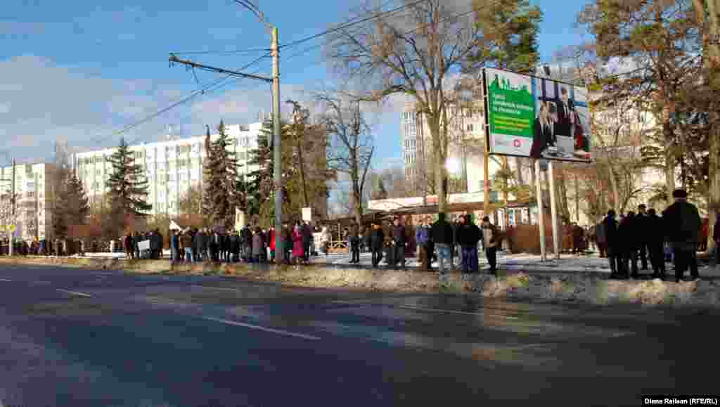 Unul din locurile în care s-au adunat susţinătorii majorităţii parlamentare e cinematograful Gaudeamus.