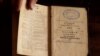 Первый кадр фильма Last Folio. Книга, принадлежавшая портному Якобу Дойчу, погибшему в Освенциме 