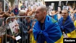 Ucraineni întorși acasă după captivitatea rusească. Pentru unii dintre ei, acest moment a fost așteptat chiar și 11 ani.