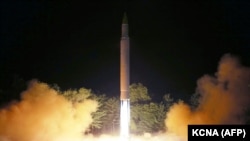 Запуск северокорейской баллистической ракеты "Хвасонг-14"