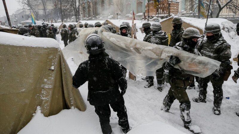 Полициска рација во протестен камп во Украина, 50 уапсени