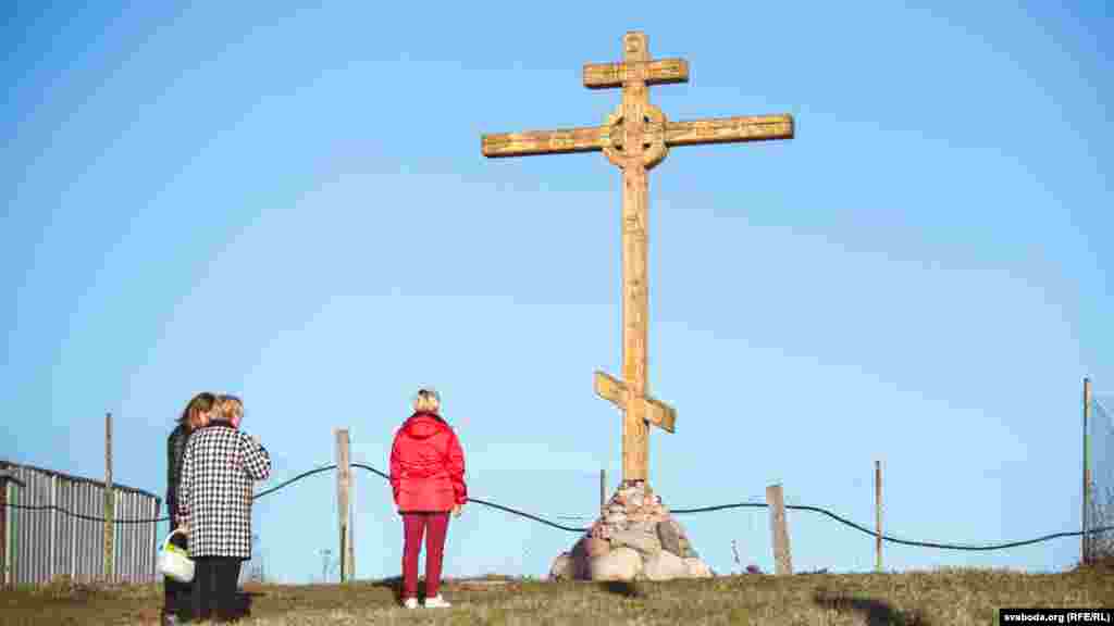 Belarus - Holy Saturday in Minsk churches, Consecration of Easter meals, 11Apr2015