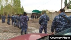 Спецоперация по задержанию заключенных-беглецов из СИЗО в Кыргызстане. Бишкек, 16 октября 2015 года.