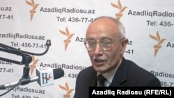 Azerbaijan writer Rafiq Tagi in RFE/RL's Baku studios (file photo)