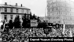 Чарнобыльскі шлях — 1990. Людзі слухаюць Пазьняка