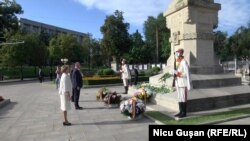 Președintele Igor Dodon și lidera Parlamentului, Zinaida Greceanîi la ceremoniile de Ziua Independenței, Chișinău, 27 august 2020