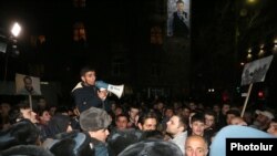Armenia -- Clashes between policemen and protesters in support of Artur Sargsyan, Yerevna, 19Mar2017