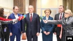 Președintele Igor Dodon, după o rundă de consultări cu grupul socialiștilor condus de Zinaida Grecianîi. 12 aprilie 2019