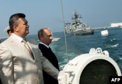 Ukrainian President Viktor Yanukovych and his Russian counterpart, Vladimir Putin, attend a ceremony celebrating Navy Day in Sevastopol on July 28.