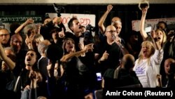 برگزارکنندگان تظاهرات می‌گویند از این پس، هر شنبه شب، «راهپیمایی شرم» را در تل آویو و شهرهای دیگر اسرائیل برگزار خواهند کرد.