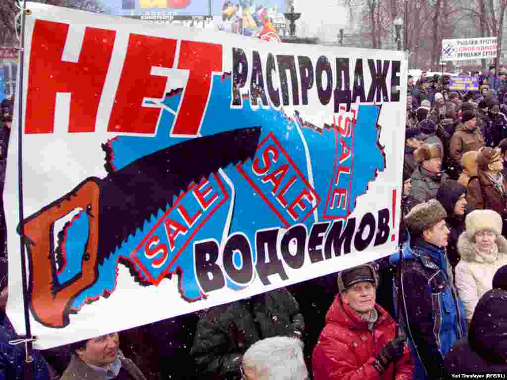 Более тысячи человек пришли 26 марта на Пушкинскую площадь в Москве на митинг в защиту рыбаков, рыб и водоёмов.