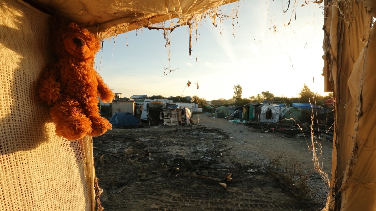 France Gives Refugee Status To 60 From Dismantled Calais Camp