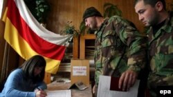 Югоосетинские политики полагают, что отсутствие прозрачности в вопросе с голосованием на дополнительном участке в ходе выборов в парламент республики дает возможность для фальсификаций