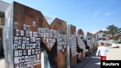 Spomenik posvećen nestalim Srbima u Gračanici