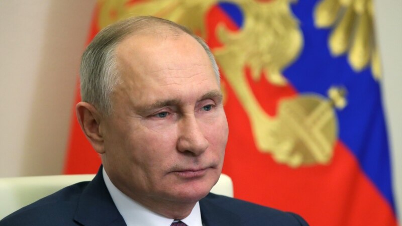Путин қонунеро имзо кард, ки барои демократия 