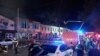 На протяжении всей ночи сотни спасателей и 25 пожарных машин боролись с огнем