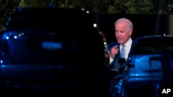 Joe Biden, candidatul democrat la președinție, la o întâlnire cu alegătorii. Discuția a avut loc în aer liber, participanții erau în mașini, pentru a asigura distanțarea socială în condițiile pandemiei de Covid-19, Scranton, Pennsylvania, 17 septembrie 2020.