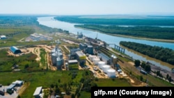 Portul Internațional Giurgiulești include un terminal petrolier, un terminal de mărfuri generale și de pasageri, precum și unul de cereale.