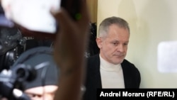 Vladimir Plahotniuc la ședința de judecată de la Judecătoria Chișinău, sediul Buiucani, 2 decembrie 2025.