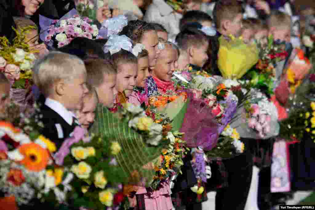 Children and their parents attend the opening ceremony marking the new school year at School No. 1507 in Moscow.&nbsp;