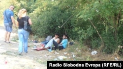 Мигранти во Табановце во близина на границата со Србија.