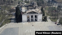 16 березня 2022 року Росія скинула авіабомби на Маріупольський драматичний театр, де ховалися сотні мирних жителів