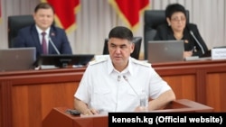 Курсан Асанов.