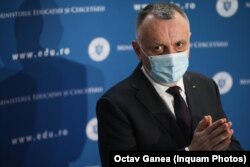 Sorin Cîmpeanu a declarat că profesorii nevaccinați și care nu vor să se tesetze nu vor mai fi primiți la școală