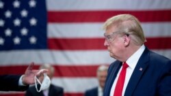 Donald Tramp tokom posjete fabrici Honeywell International Inc. koja proizvodi N95 maske, Arizona, 5 maj 2020.