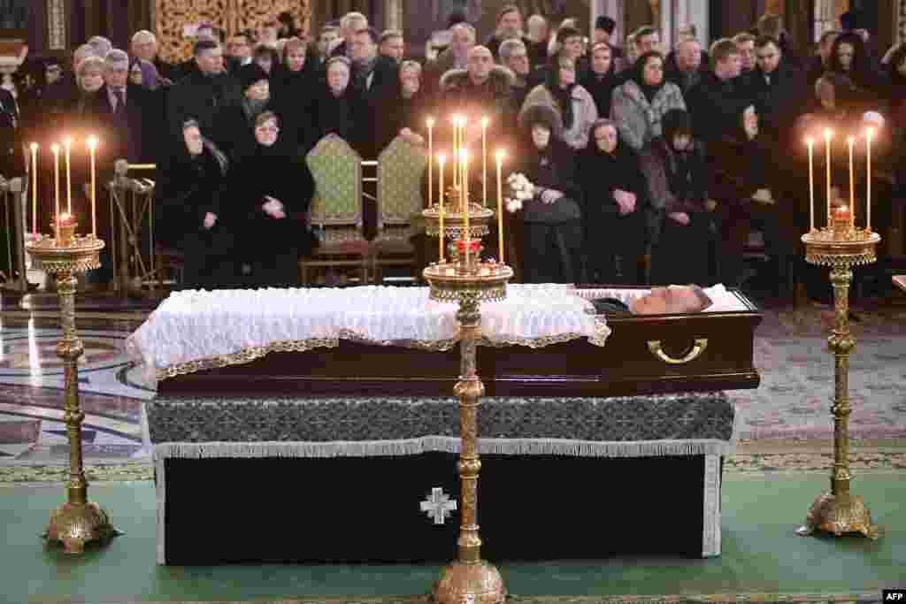 Relatives mourn in front of the casket of Andrei Karlov, the slain Russian ambassador to Turkey, during his funeral ceremony at the Christ the Savior Cathedral in Moscow. Karlov was assassinated in Turkey by an off-duty policeman. (AFP/Alexander Nemenov)