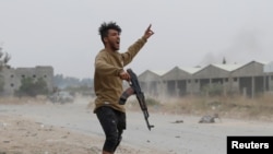 شبه‌نظامی متحد دولت مورد قبول سازمان ملل در صحنه نبرد علیه نیروهای خلیفه حفتر در اطراف طرابلس