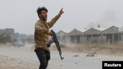 یکی از نیروهای دولت وفاق ملی در لیبی در درگیری با نیروهای مارشال حفتر