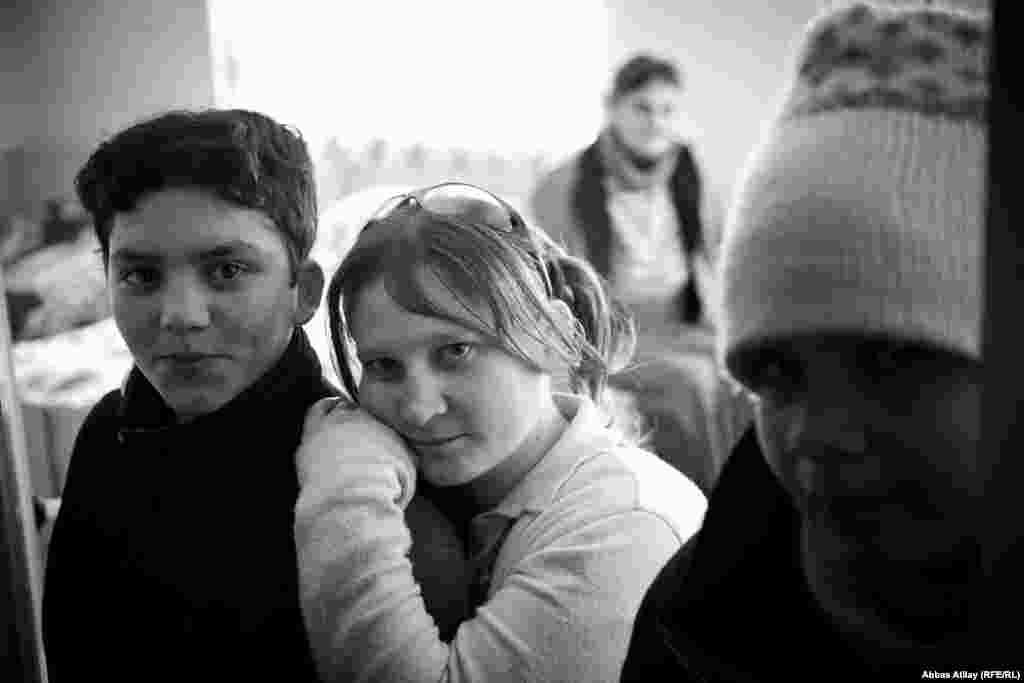 Biz internatda olduğumuz gün sakinlər ilə söhbətdən sonra məlum oldu ki, həmin gün günortaya düyü və borş yeyiblər. Bəziləri onlara ət verildiyini desə də, digərləri bunu inkar edirdi...