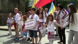 Українці в Чехії вийшли на марш у вишиванках