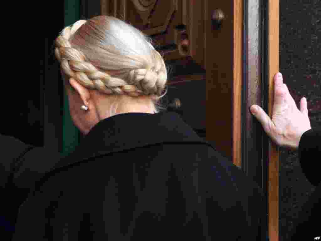 Тривають допити Юлії Тимошенко в Генеральній прокуратурі. 